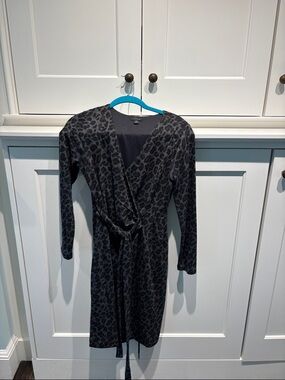 Ann Taylor gray animal print wrap dress. Size XS